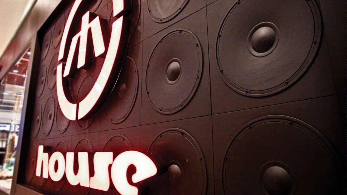 3D Gypsum Wall Art Panels in commercial space SPEAKER Decormania.eu