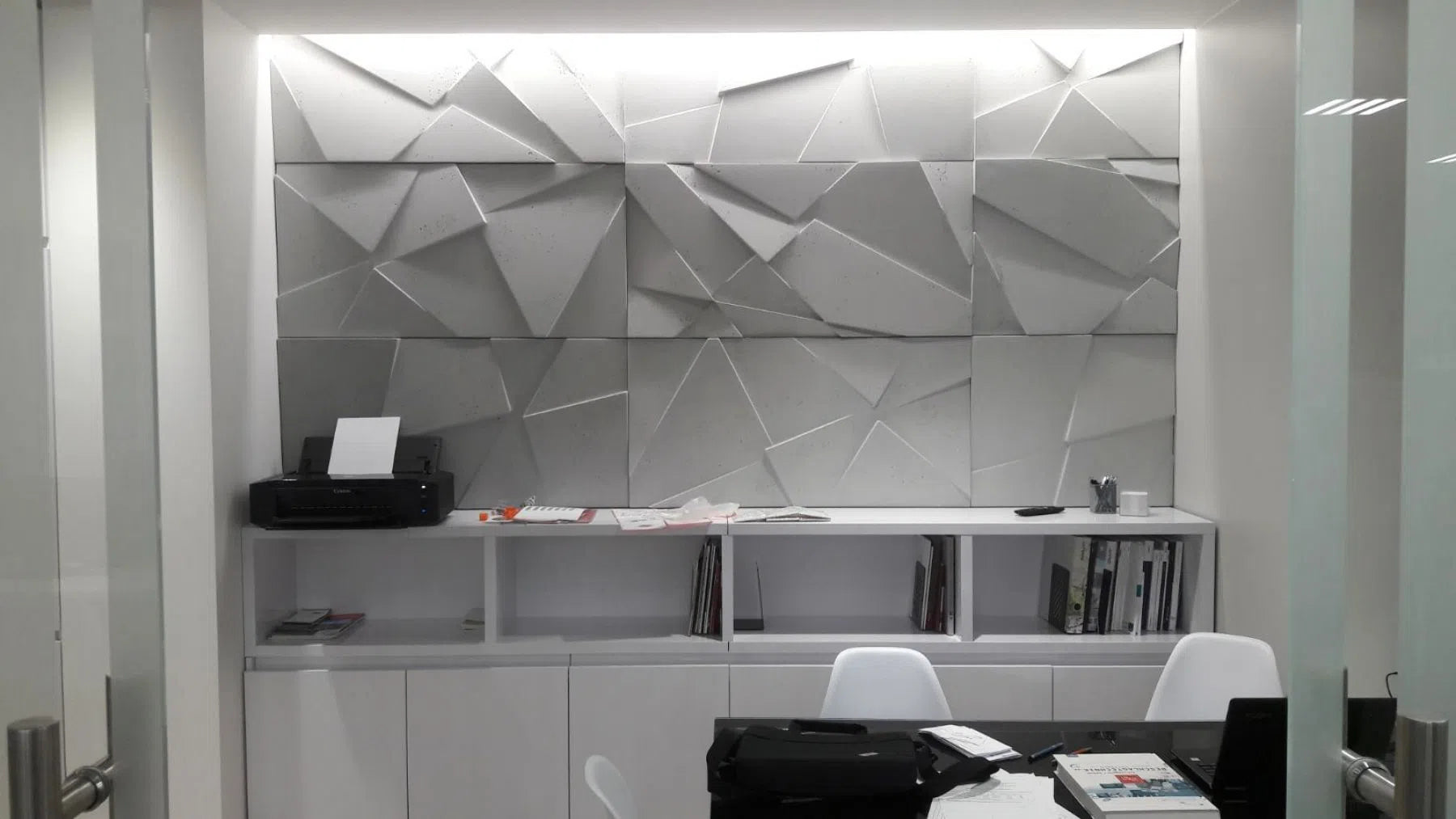 3D Concrete Wall Panels CRYSTAL in modern office interior | DecorMania