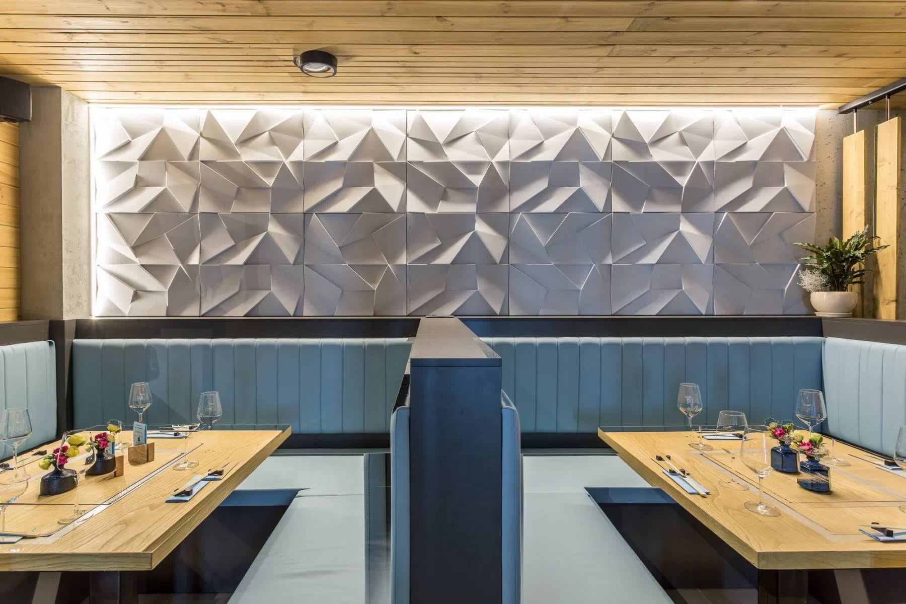 3D Concrete Wall Panels CRYSTAL in modern restaurant interior | DecorMania