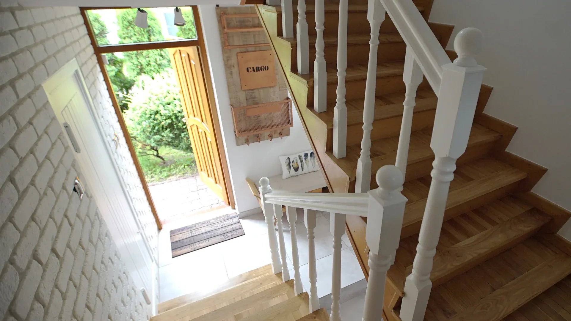 Brick Slips LOFT Gypsum Interior - box in staircase interior Decormania.eu