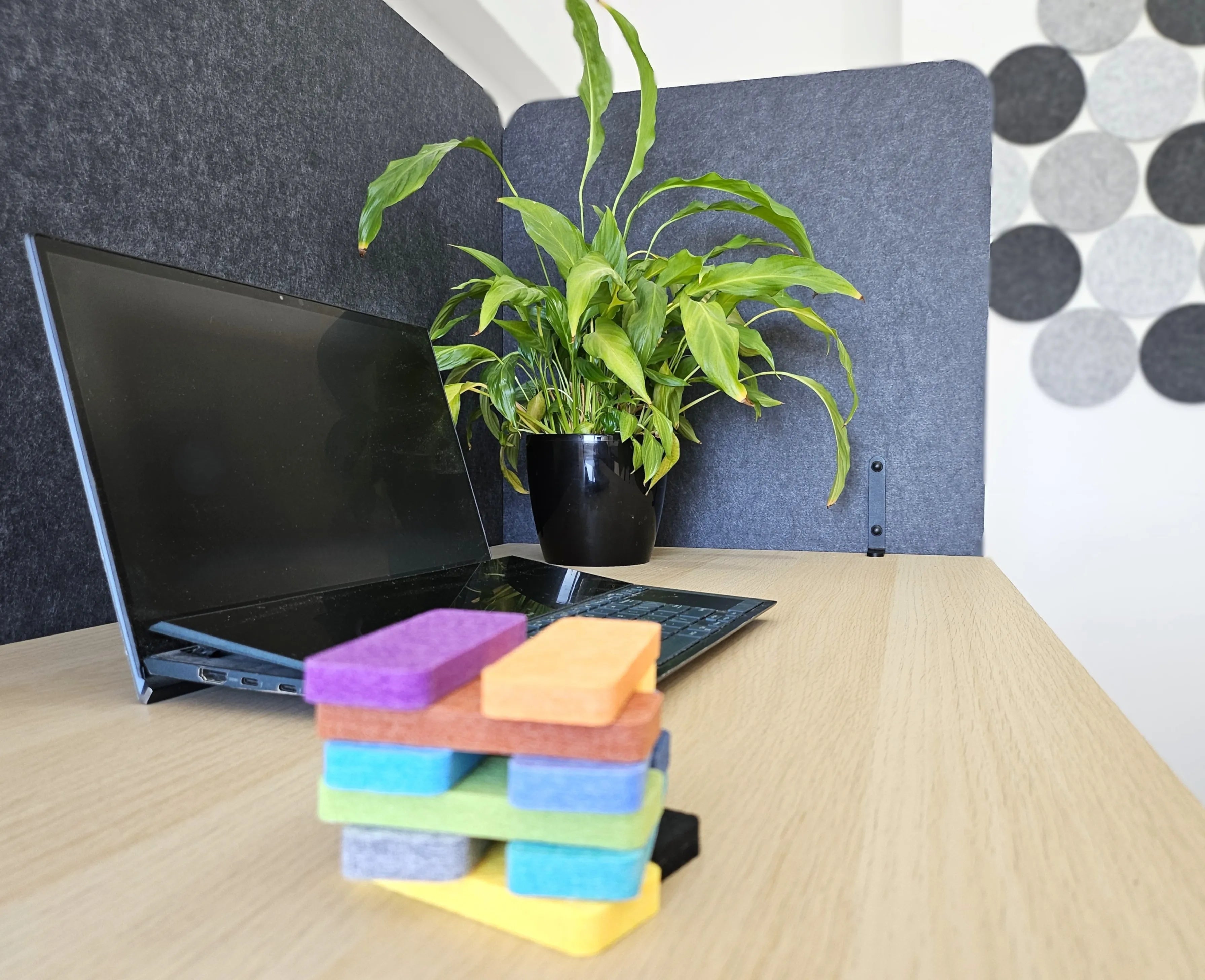 Felt Privacy Screen - Acoustic Office Partition 60x60 in office interior DecorMania EU