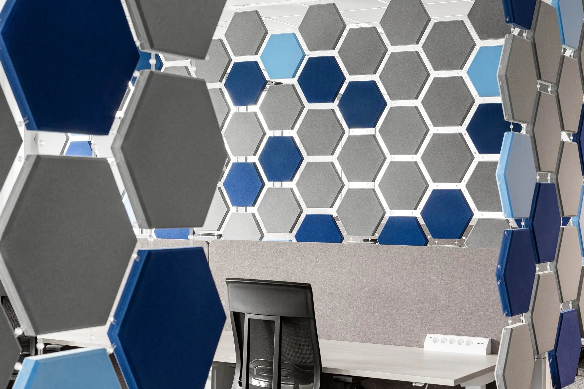 Fluffo WEB acoustic curtains in office interior Decormania.eu