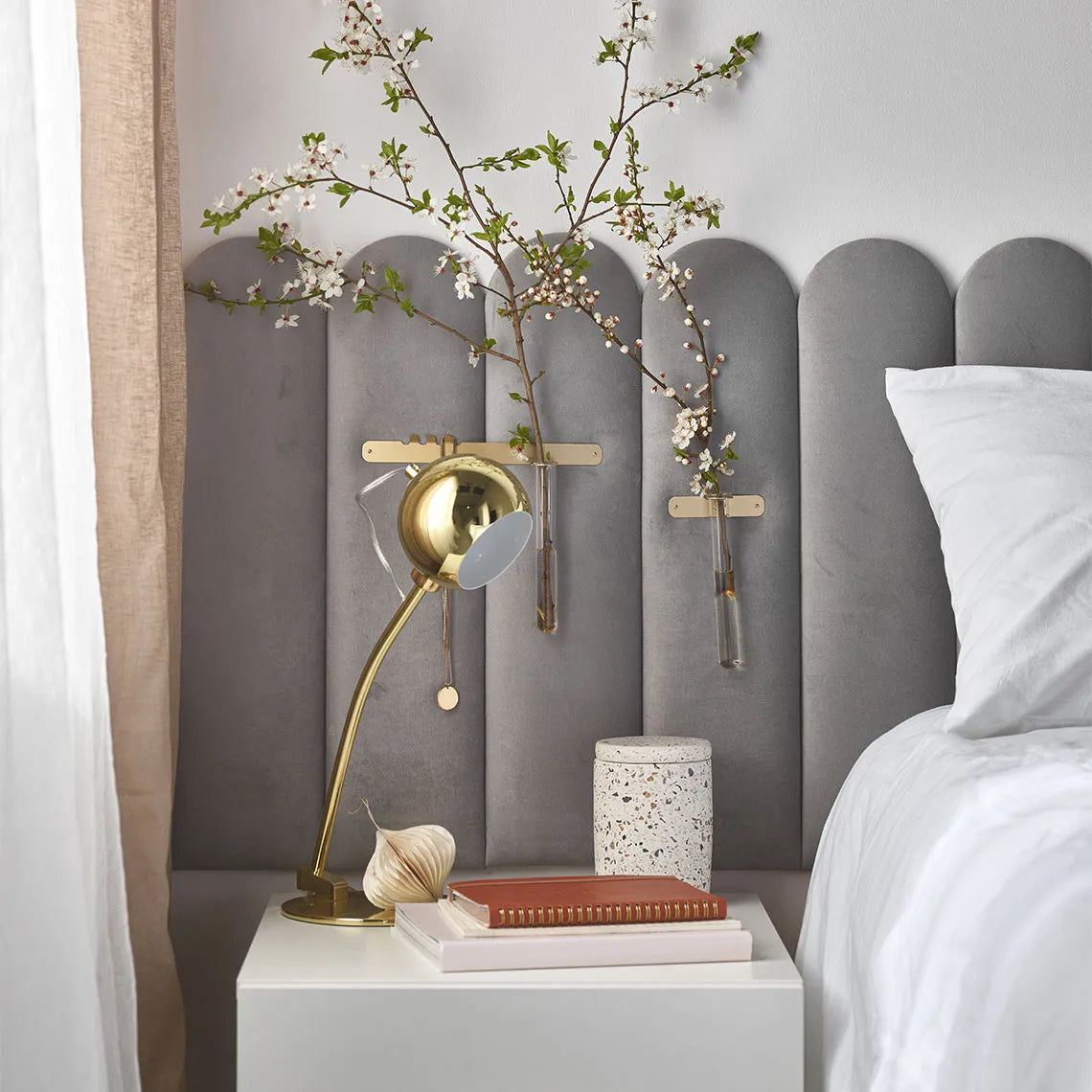 Padded Wall Boards Accessories - Decorative Strip 1 Gold behind bed on grey panels Docormania.eu