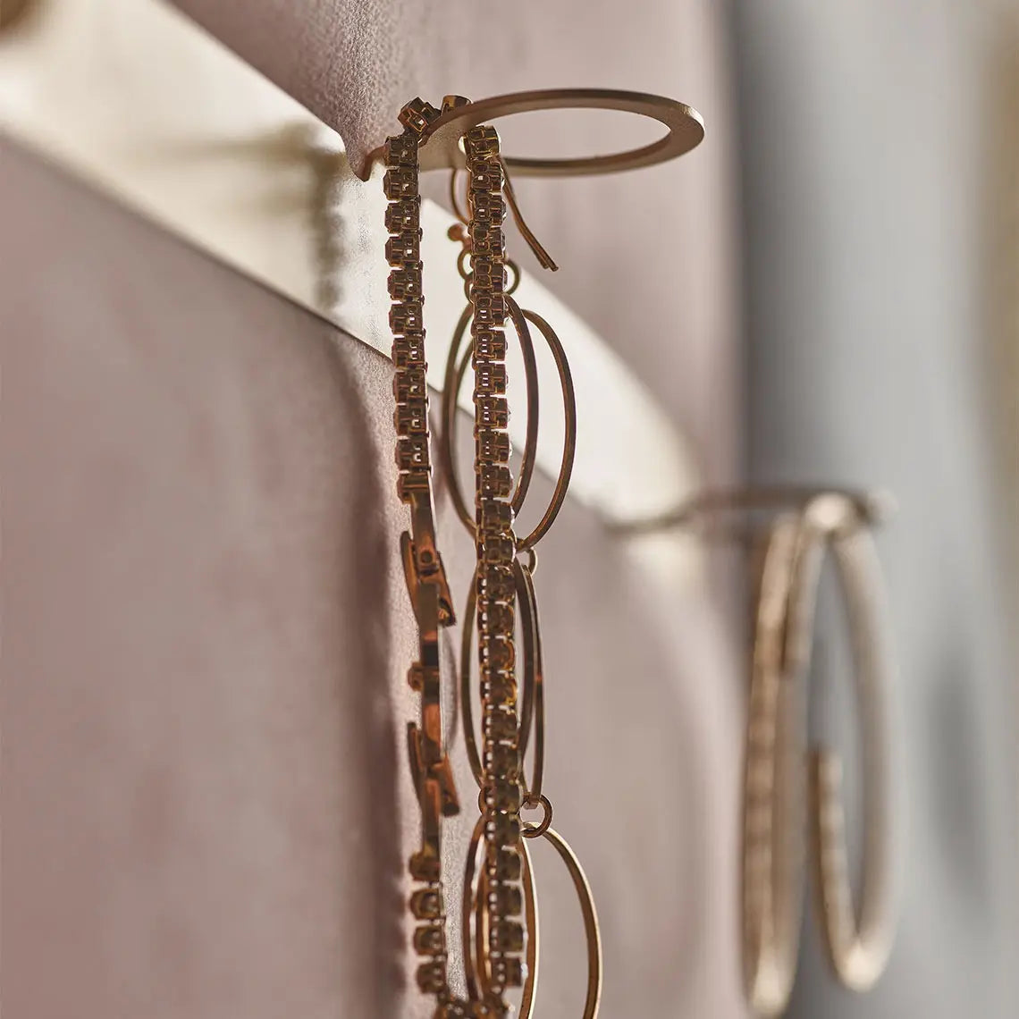 Padded Wall Boards Accessories - Decorative Strip 2 Gold on pink panel closeup Docormania.eu