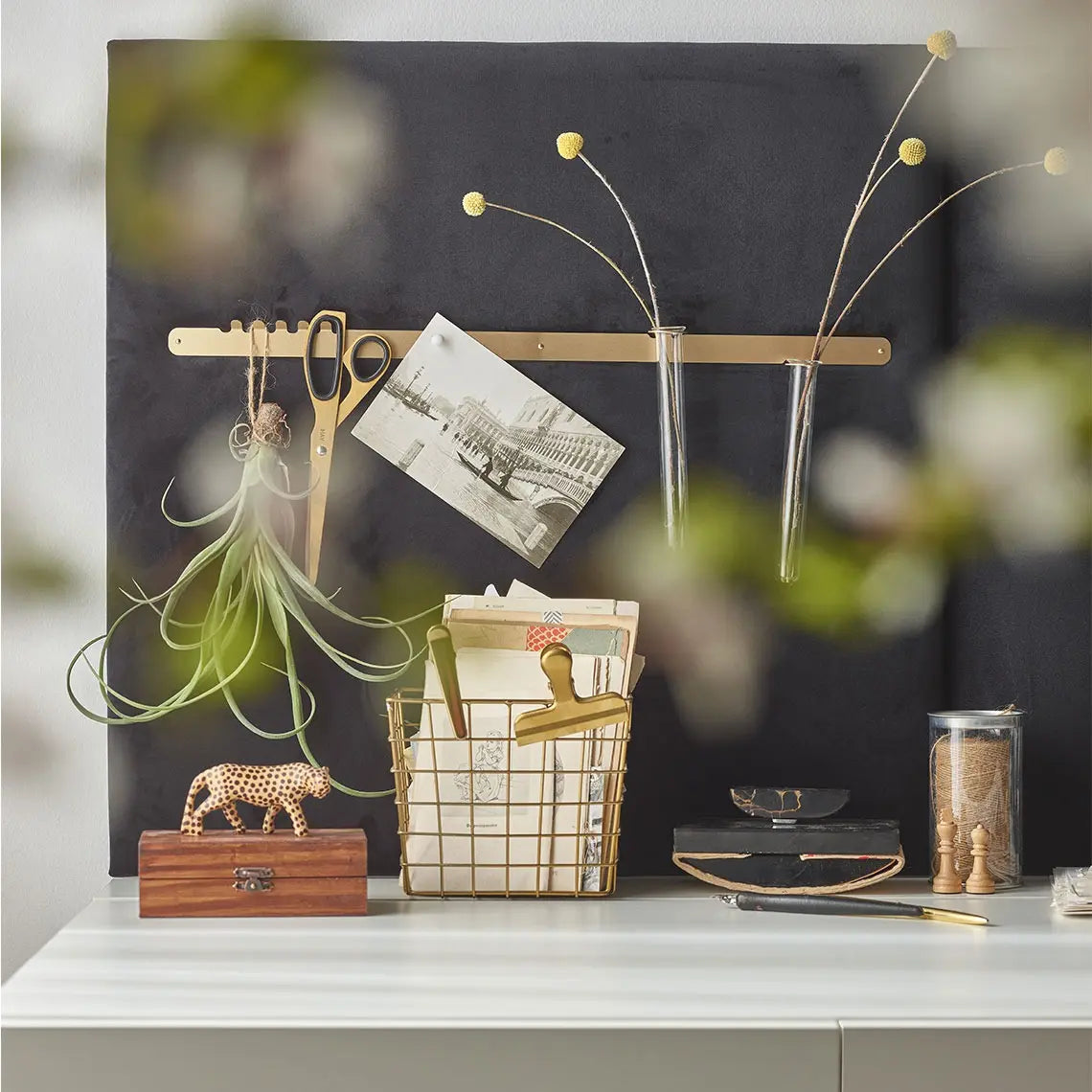 Padded Wall Boards Accessories - Decorative Strip 2 Gold on black panel closeup Docormania.eu