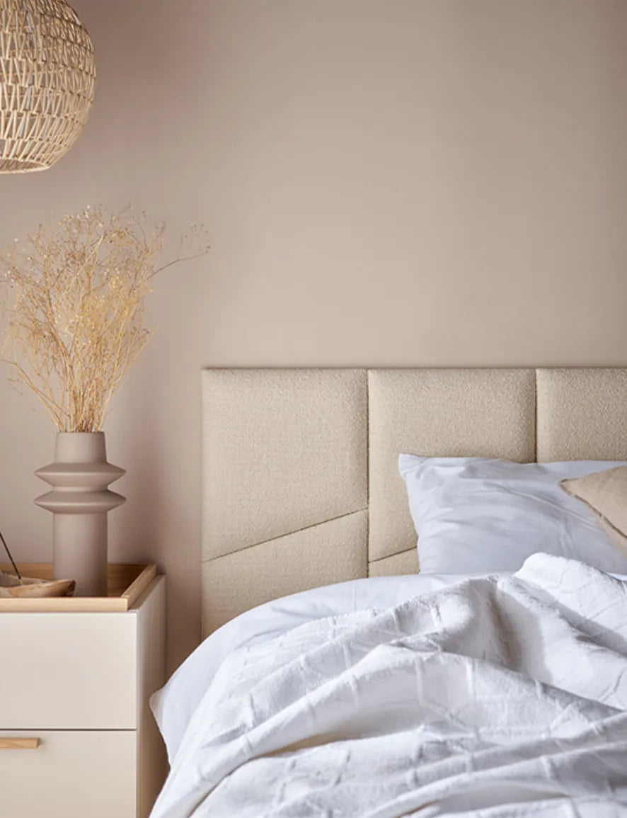 Padded Wall Panels Set 2 Cream in bedroom interior Decormania.eu