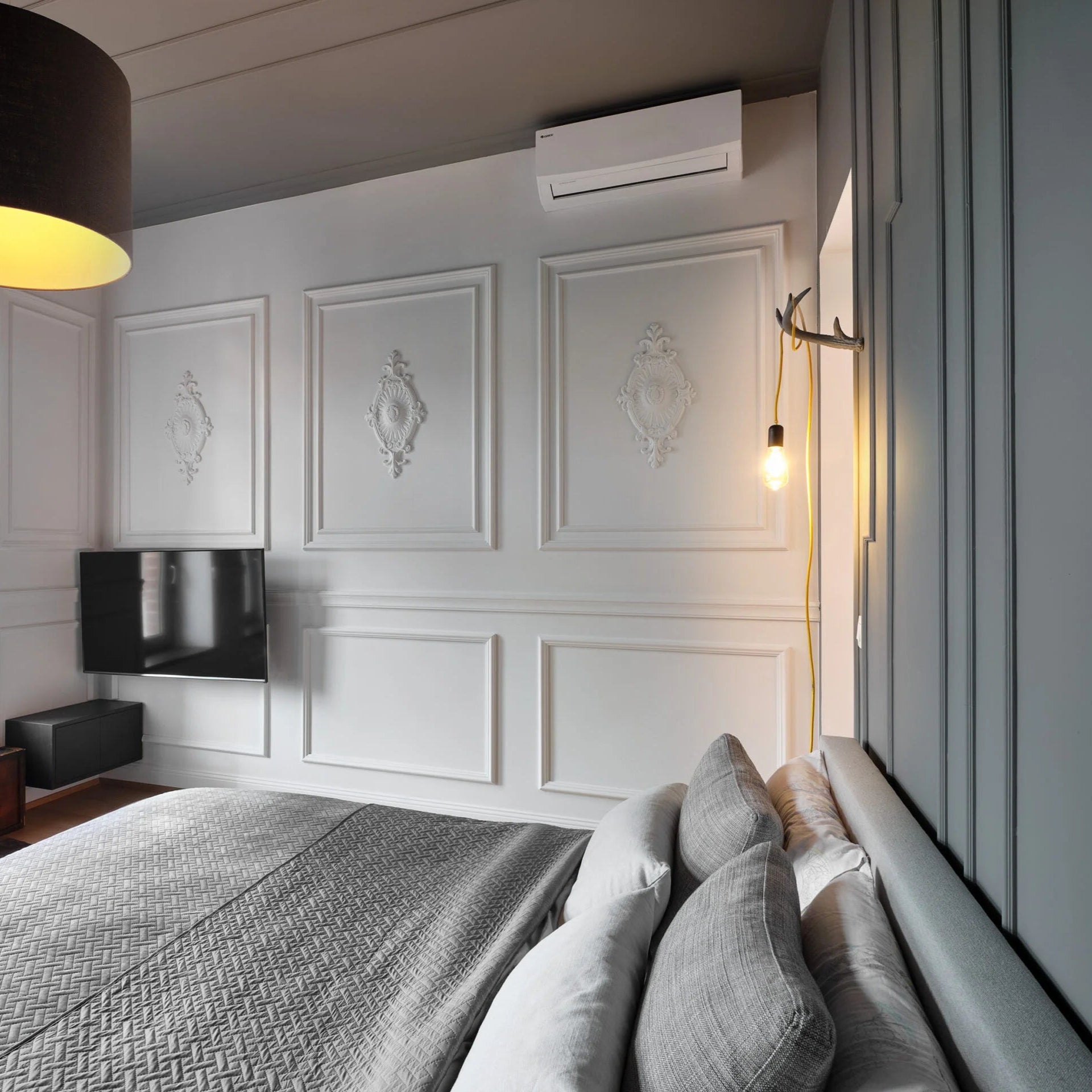 R1 ARSTYL Ceiling Rose in elegant interior DecorMania.eu