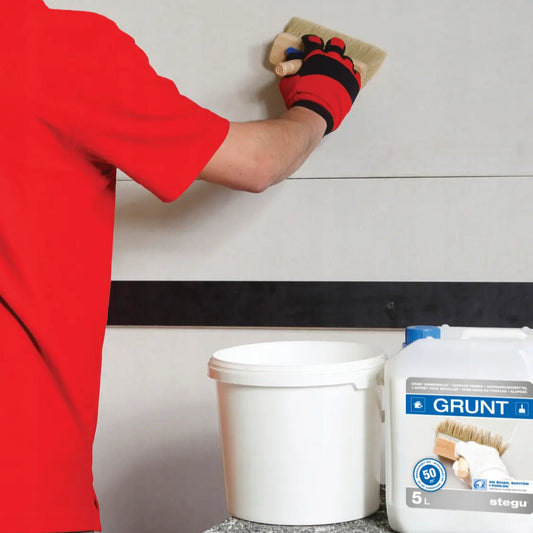 Wall Primer - Decormania Adhesive & Accessory during application Decormania.eu