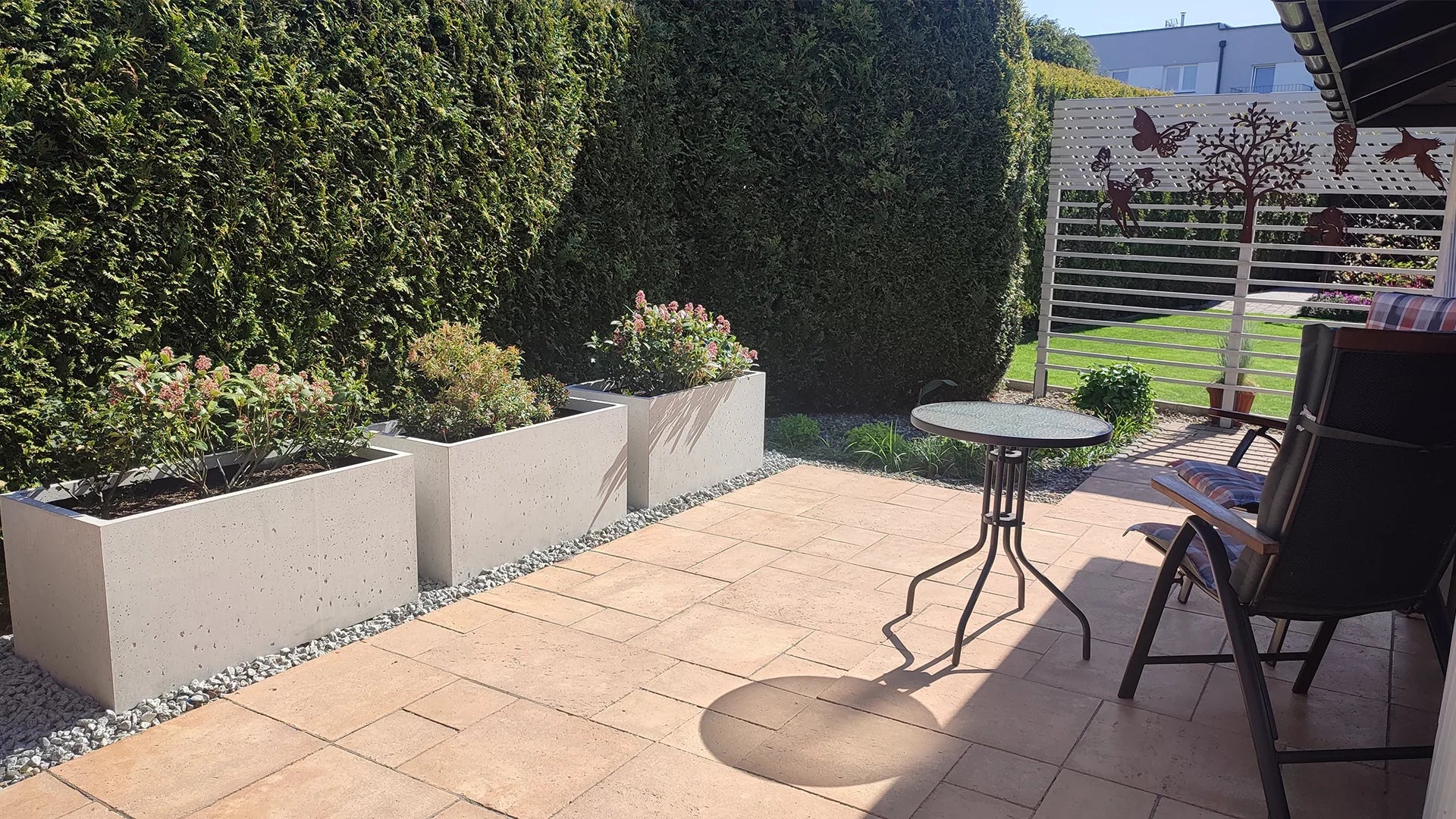 Outdoor Concrete Planters in the garden outside Decormania eu