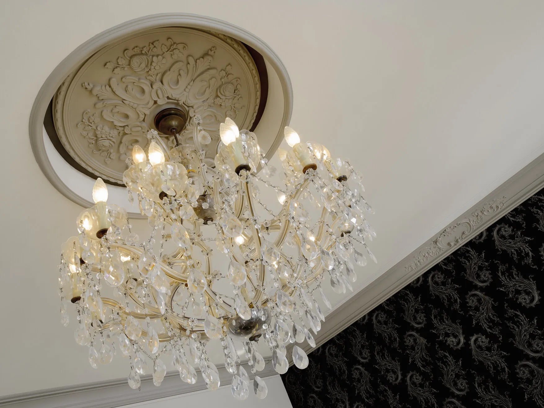 R12 ARSTYL Ceiling Rose in a stylish interior DecorMania.eu