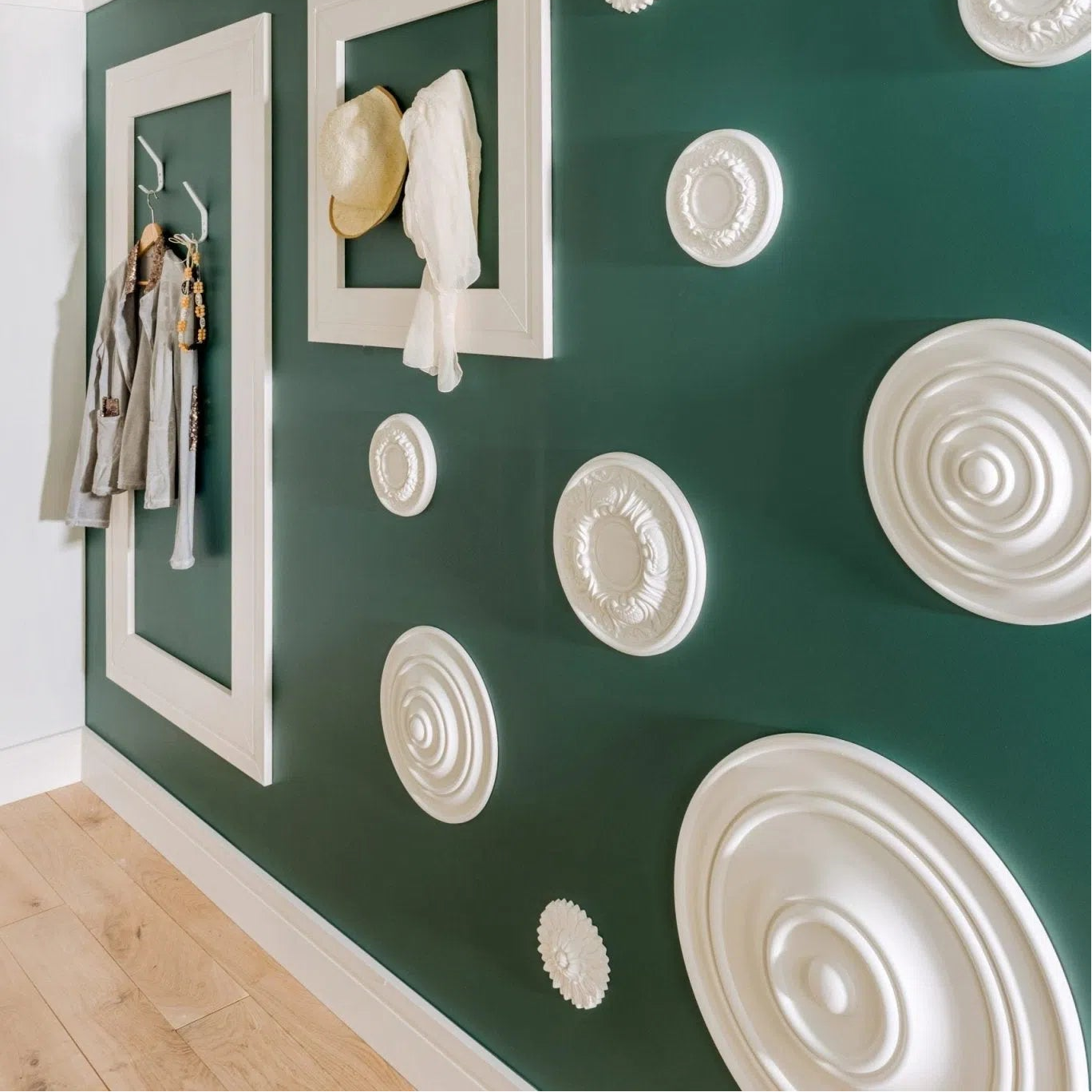 R14 ARSTYL Ceiling Roses used as a wall decoration | DecorMania.eu