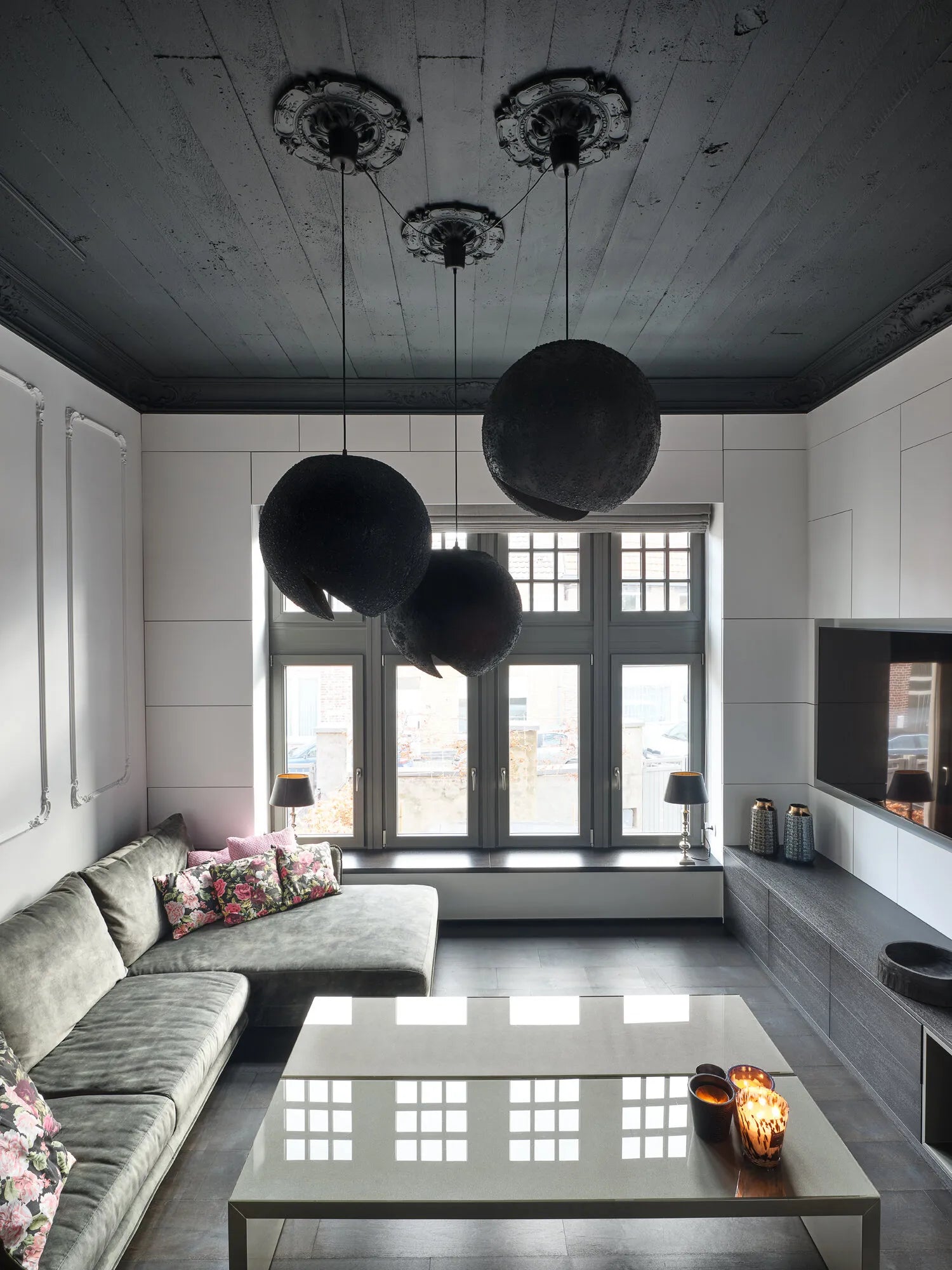 R6 ARSTYL Ceiling Rose in modern interior | DecorMania.eu