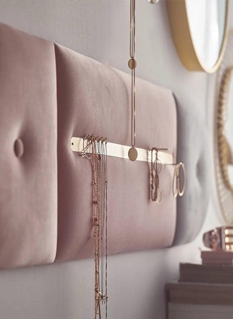 Padded Wall Boards Accessories - Decorative Strip 2 Gold on pink panel with jewellery Padded wall Panels Docormania.eu